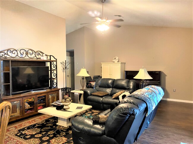 Building Photo - 4635 Great Blue Heron Dr