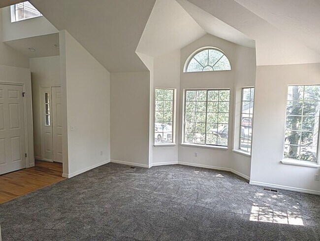 Foto del edificio - Recently Updated Pinebrook Home