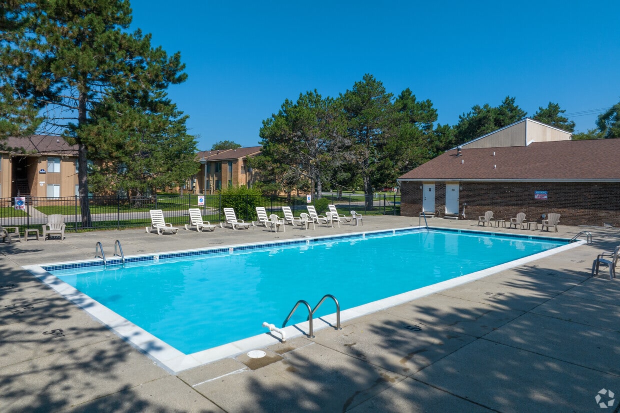 Shelby Oaks Townhomes Apartments in Shelby Township, MI