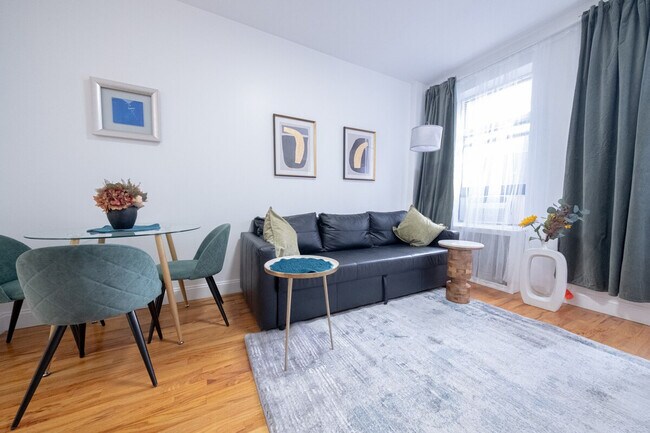 Foto del edificio - 305 E 95th St