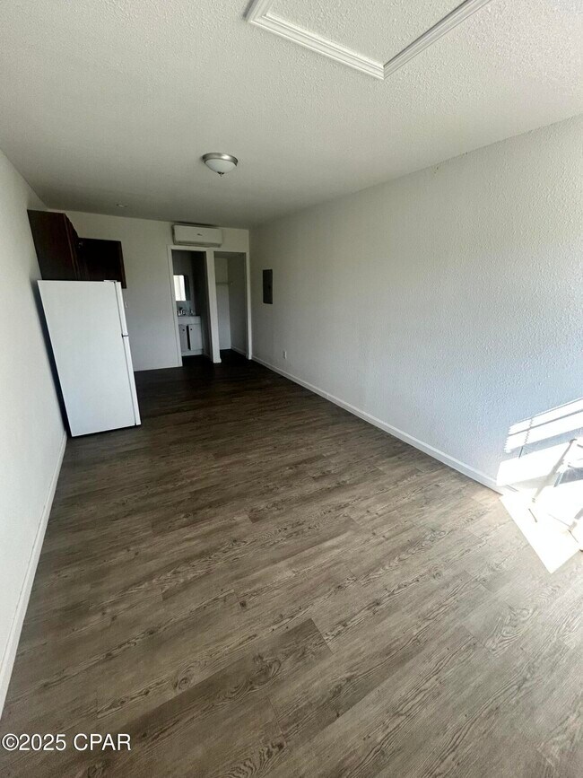 Foto del edificio - 143 Claire Ave