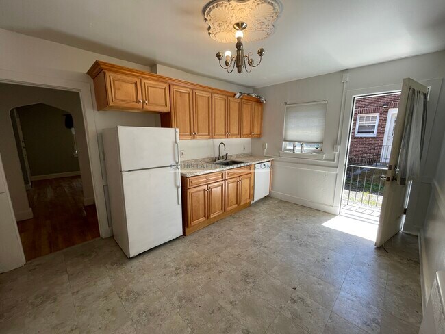 Building Photo - 26 Beechcroft St