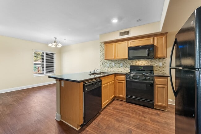 Building Photo - Corona Pointe Townhomes