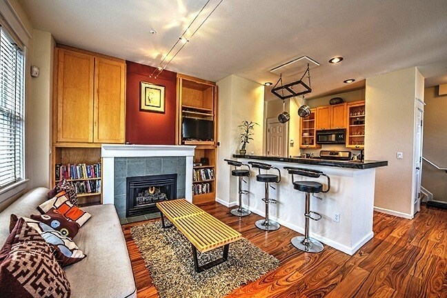 Building Photo - Walk to Pearl Street - Beautiful 1 Bedroom...