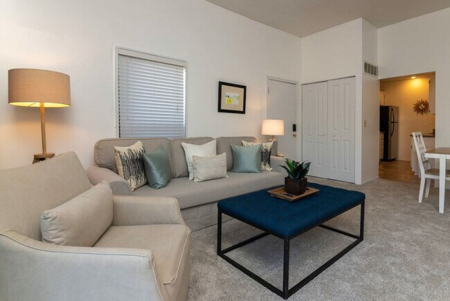 Building Photo - 964 Pavilion St