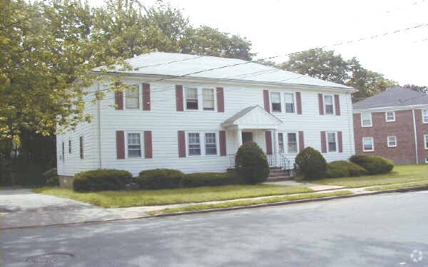 Foto del edificio - 19-27 Waterston Ave