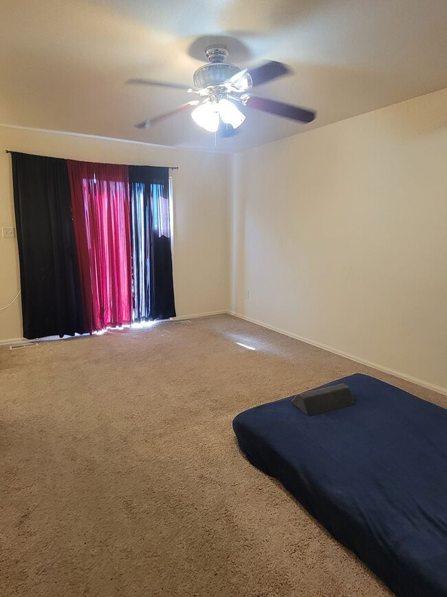 Building Photo - ALL PROSPECTIVE TENANTS MUST SUBMIT A $58 ...