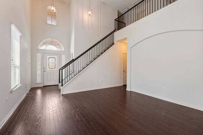 Foto del edificio - Incredible 3 Bed/2.5 Bath 2-Story home in ...