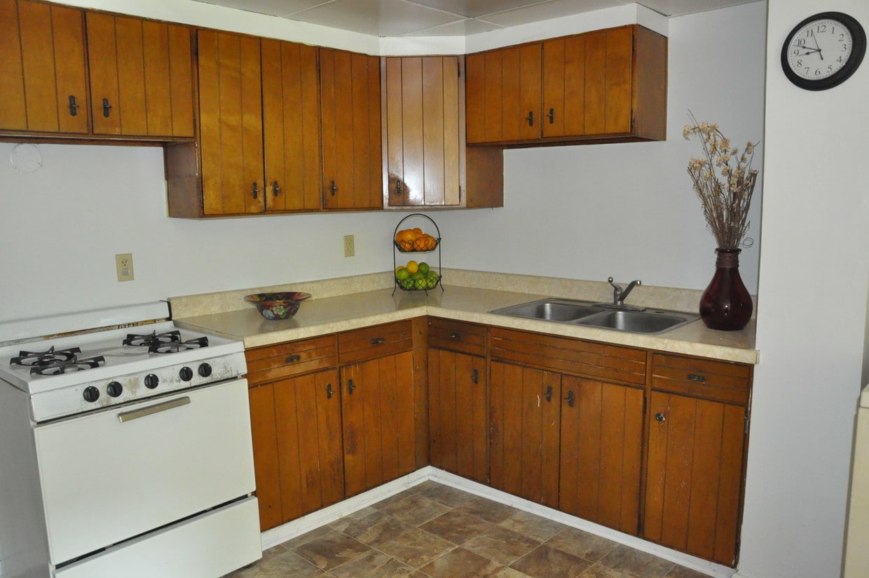 Kitchen view 1 - 707 N Aurora St