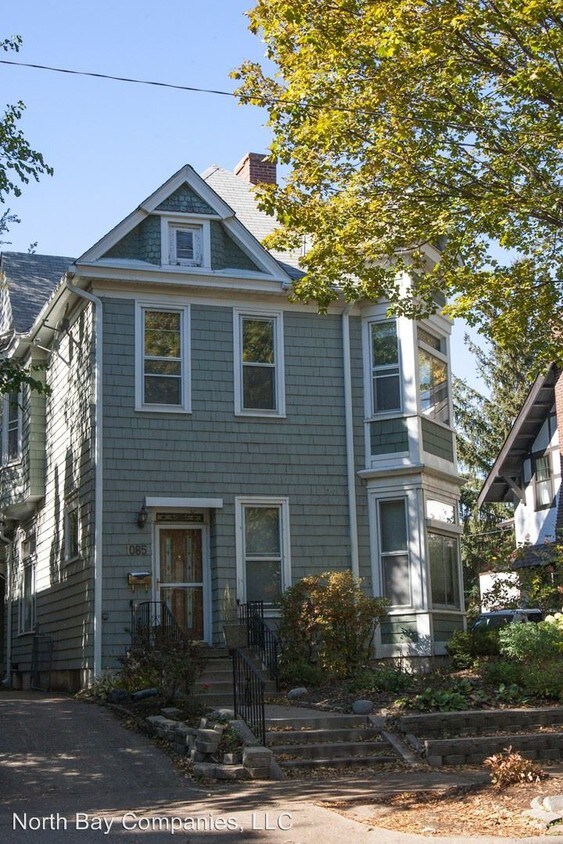 Primary Photo - 6 br, 3 bath House - 1085 14th Ave SE