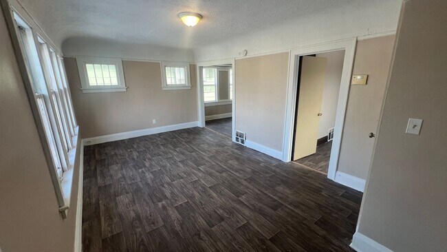 Foto del edificio - 2421-2423 W Finn Pl