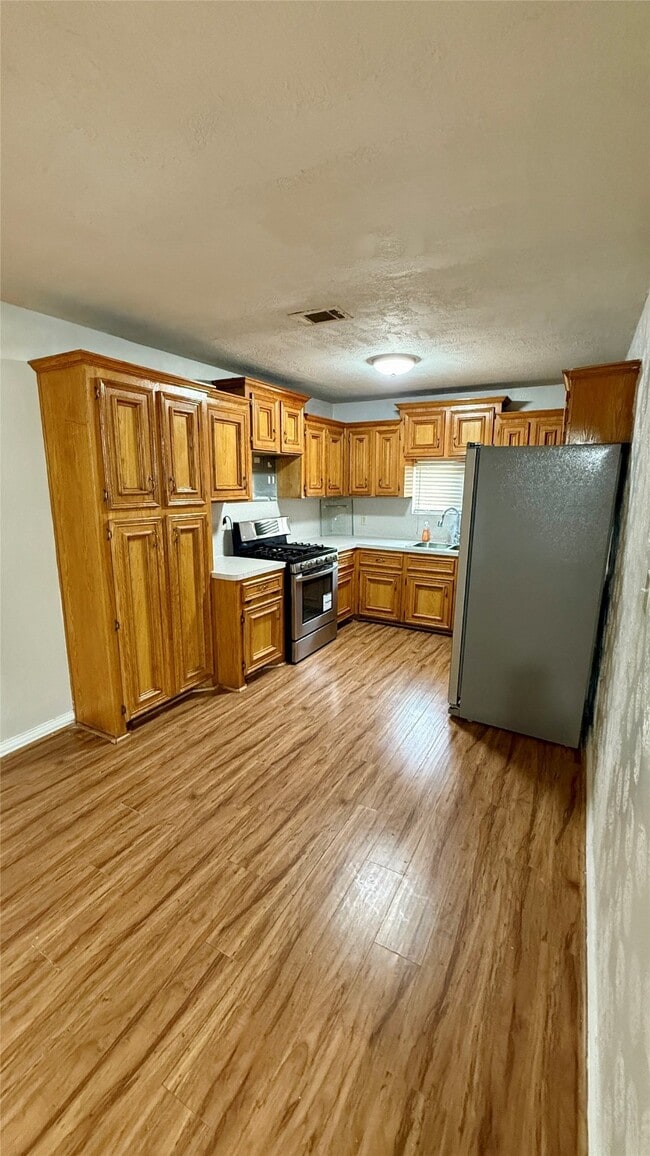 Building Photo - 13346 Louisville St