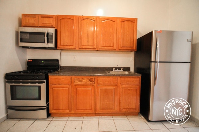 Building Photo - 313 Pulaski St