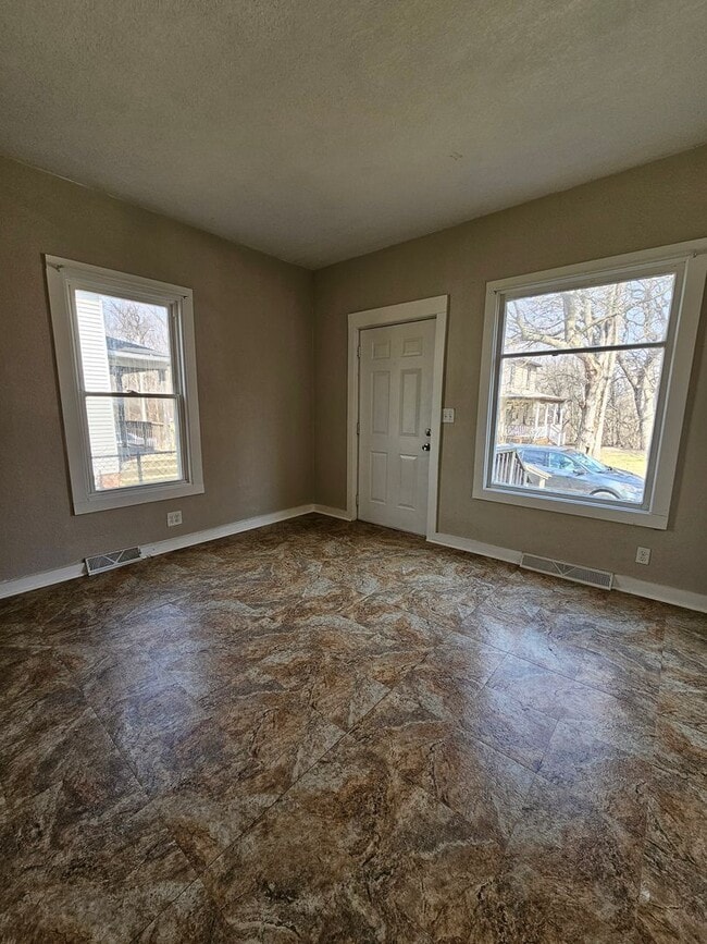 Building Photo - 208-210 13th Ave.