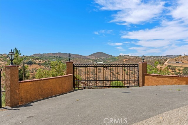 Foto principal - 534 Stewart Canyon Rd