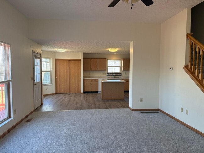 Building Photo - 643 Mustang Canyon Dr
