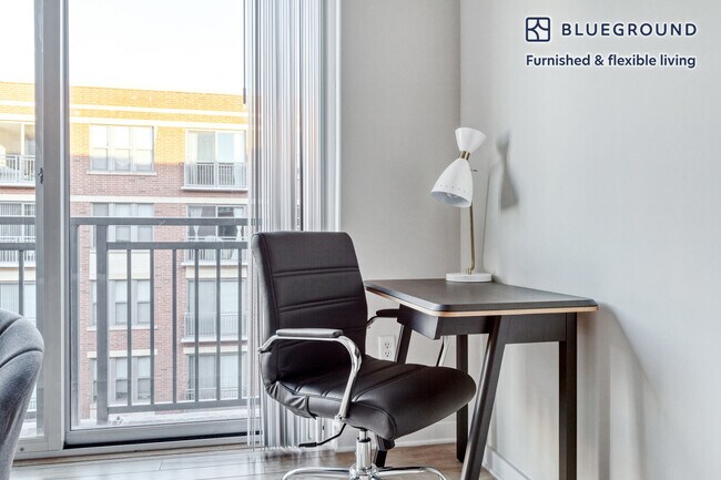 Foto del edificio - 360 H St NE