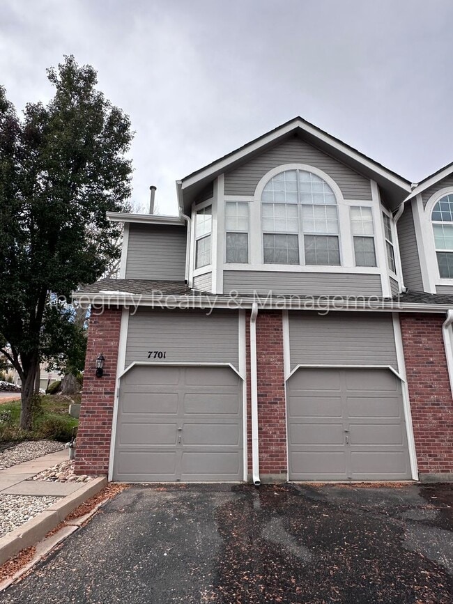 Building Photo - 2 Bed/2.5 Bath, 1,431 Sqft - 7701 S Monaco...