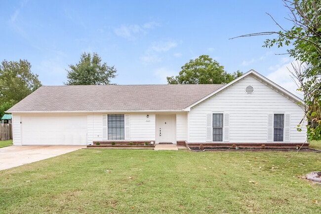 Building Photo - 7327 Mallard Creek Dr