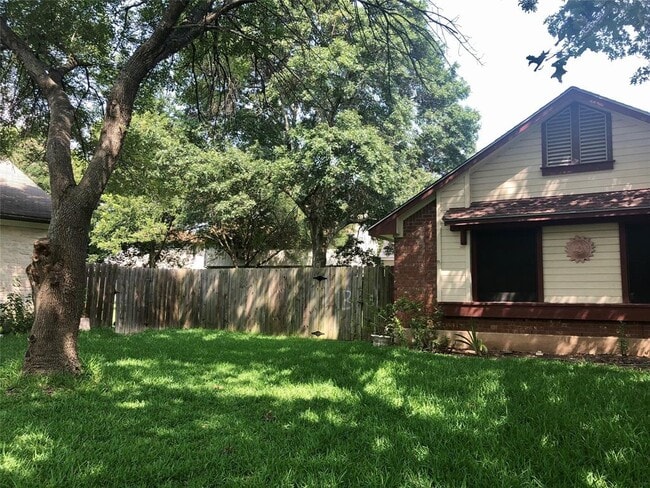 Building Photo - 2300 Alimony Cove