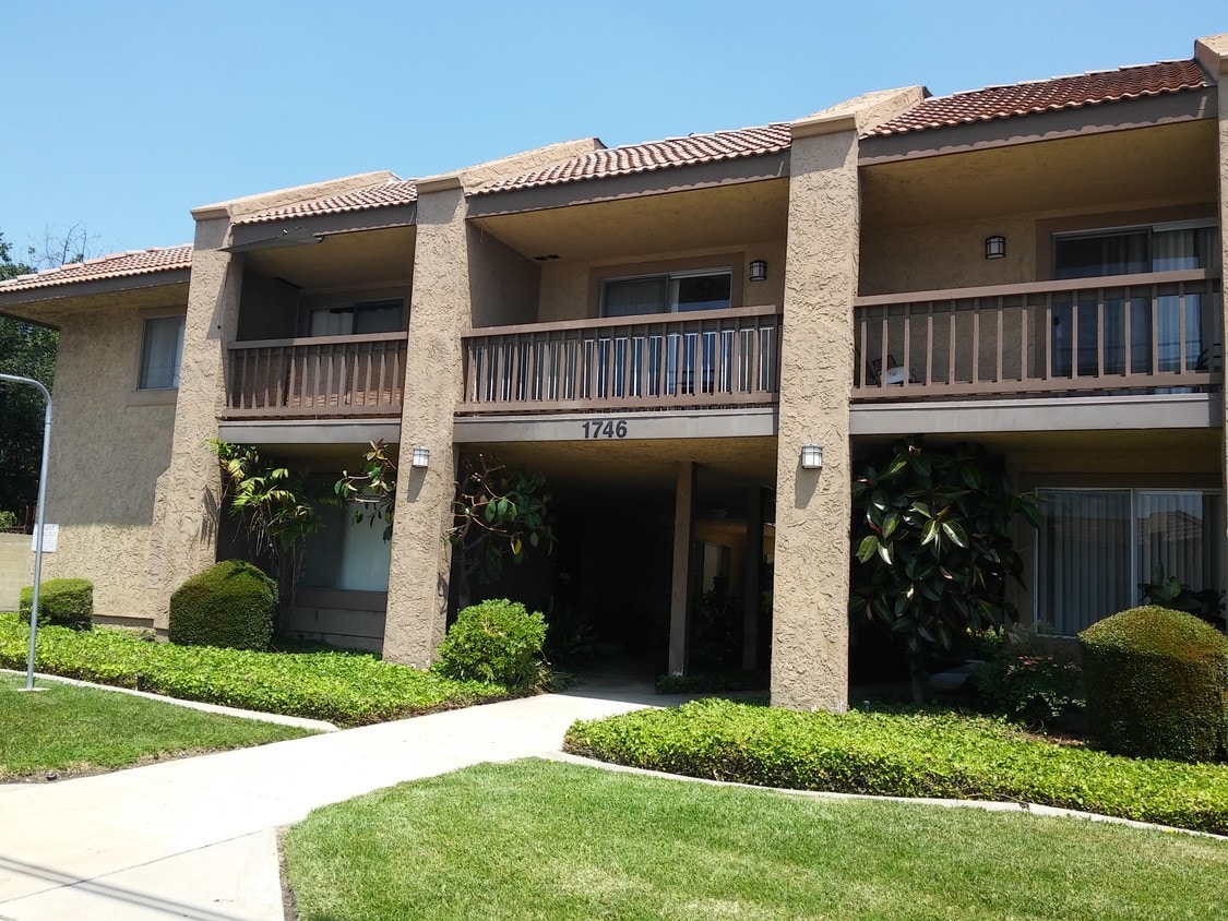 Primary Photo - Sunflower Manor