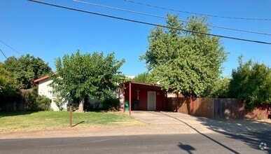 Building Photo - 820 Lone Palm Ave