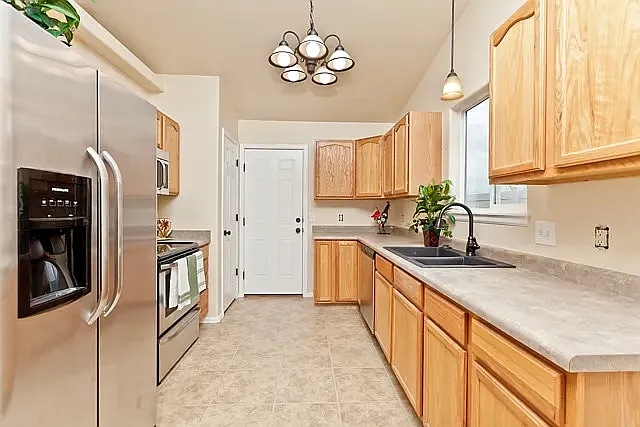 Kitchen - 471 Gunnison Way