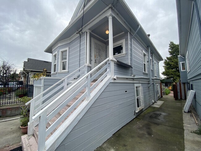 Building Photo - 1638 36th Ave
