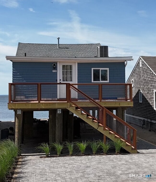 Building Photo - 116 W Beach Dr