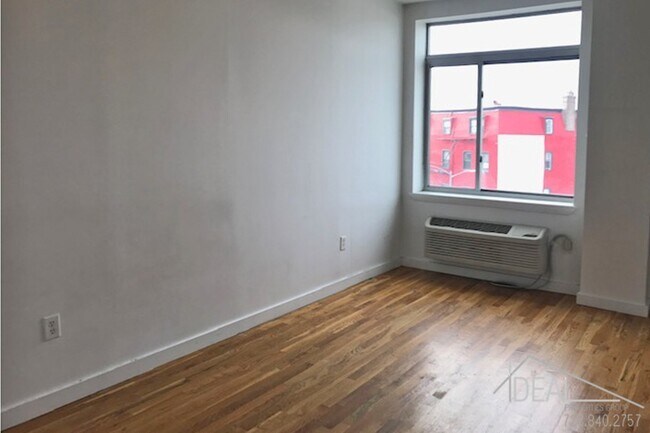 Building Photo - 180 Noll St