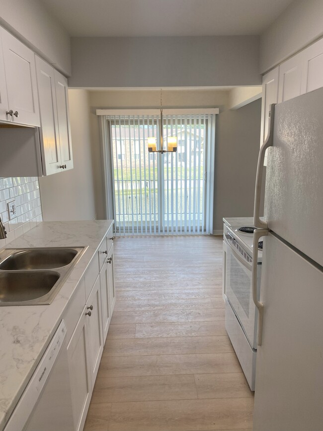 Kitchen & nook - 48599 Roma Valley Dr