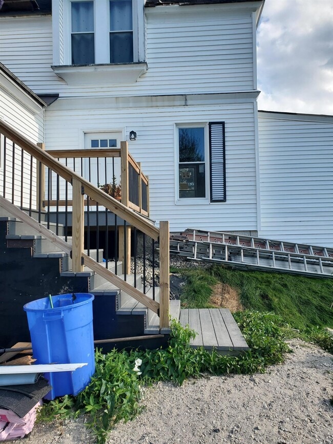 Building Photo - 17 Canaan St