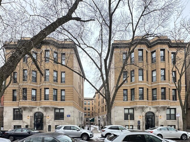 Building Photo - 442 W Belden Ave