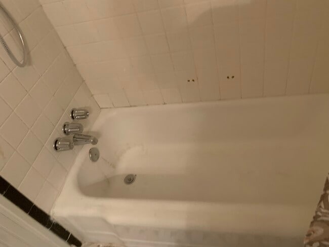 Building Photo - 326 Hialeah Dr