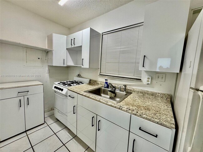 Foto del edificio - 734 E 41st St
