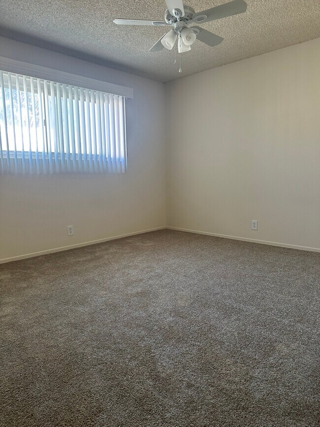 Foto del edificio - 1181 E Hollyvale St