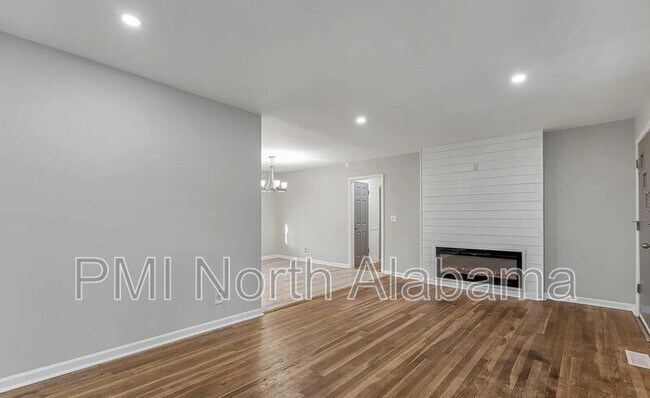 Foto del edificio - 3901 Vogel Dr NW