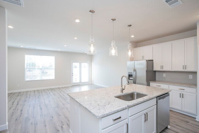 Building Photo - 2031 Sperling Dr