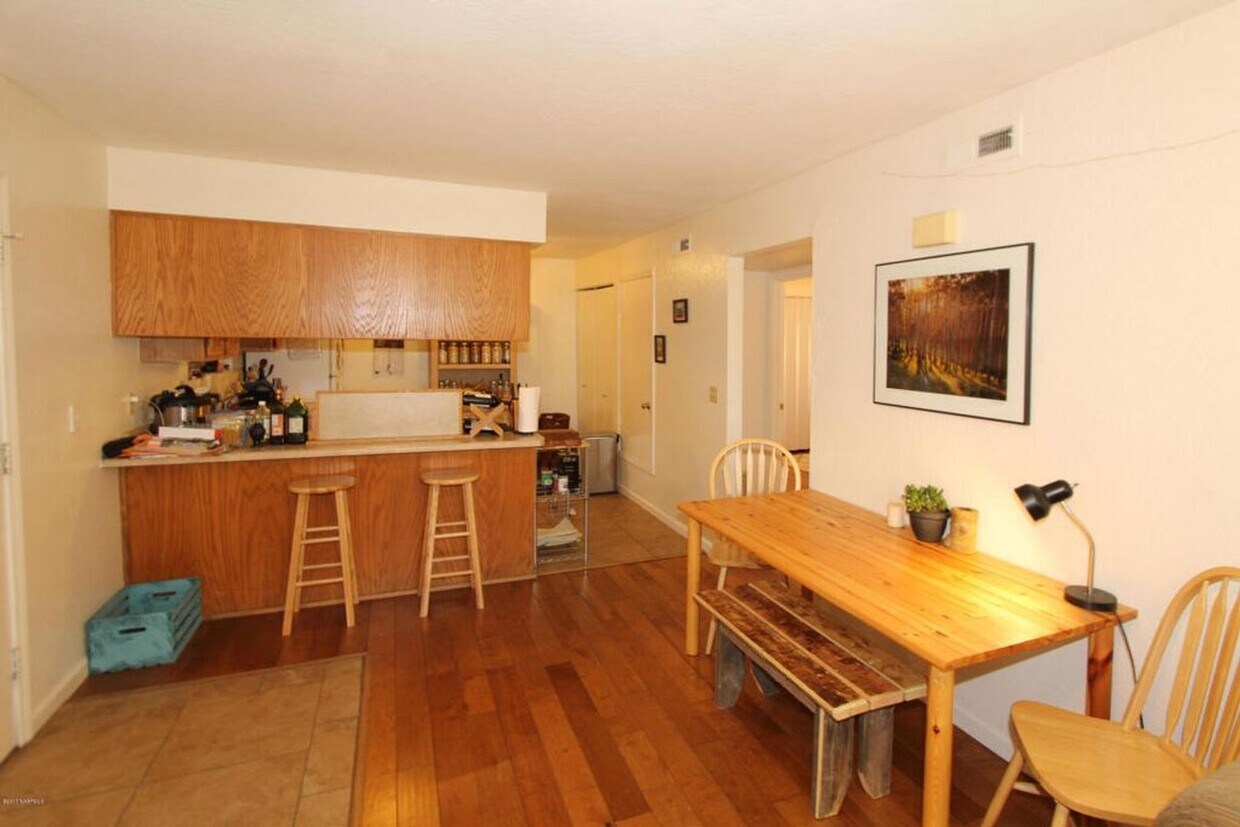Foto principal - 1708 E Mountain View Ave