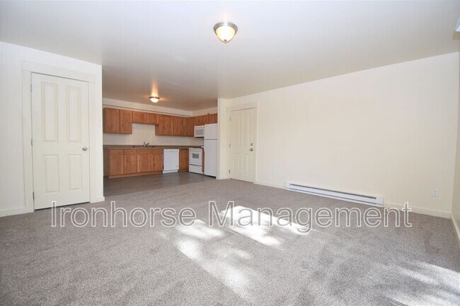 Building Photo - 807 W Villard St