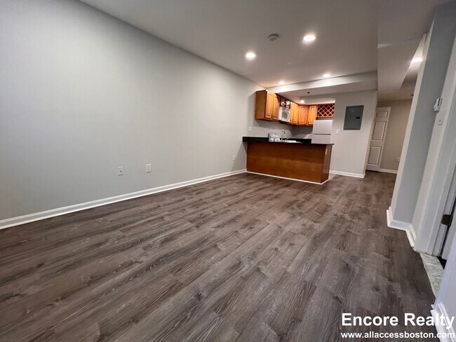 Building Photo - 55 Queensberry St