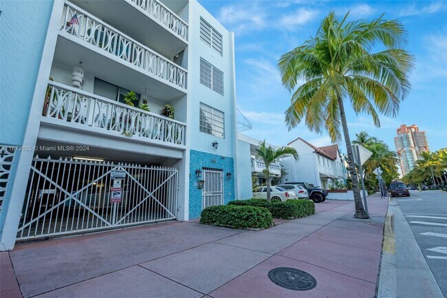 Building Photo - 335 Collins Ave