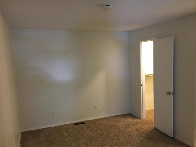Building Photo - 922 S Dearborn Way  Apt 3