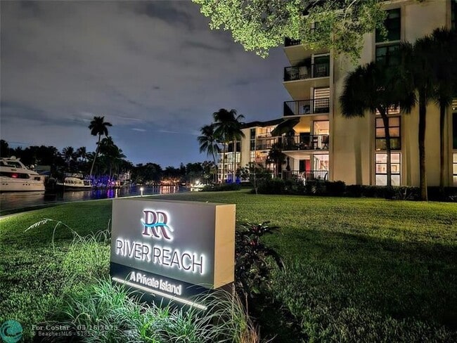 Building Photo - 1350 River Reach Dr