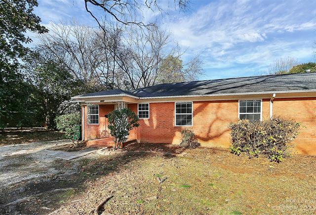 Building Photo - 2623 Shamrock Dr