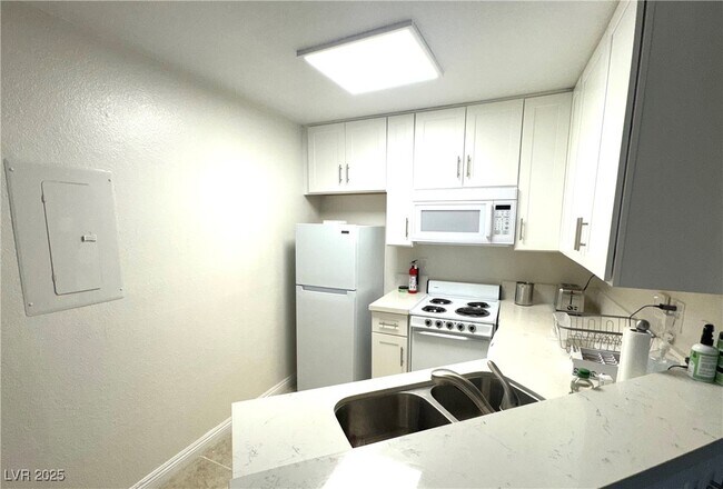 Foto del edificio - 520 Elm Dr