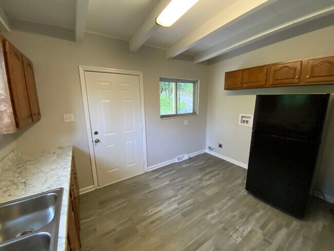 Foto del edificio - Newly remodeled 2 bed 1 bath home in Red Bank