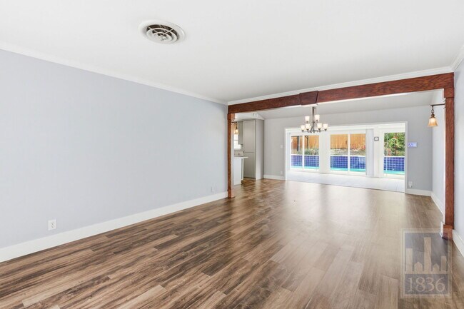 Foto del edificio - 6809 Columbia Dr