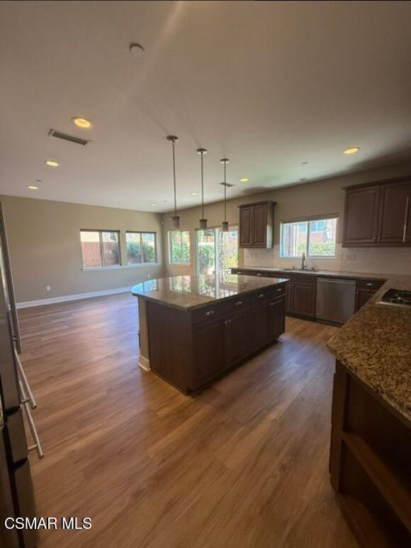 Foto del edificio - 7036 Baneberry Ave