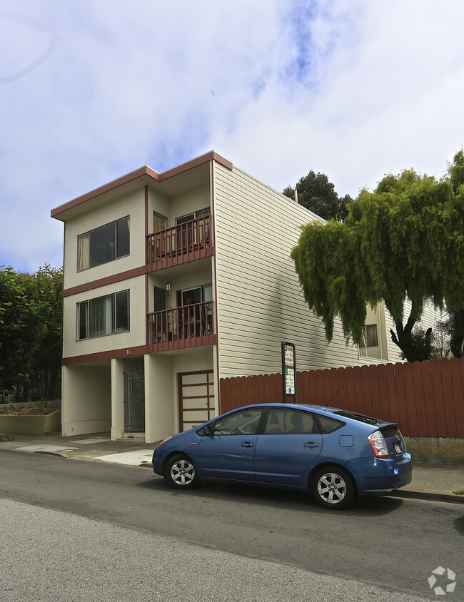 Building Photo - 65 Edward St